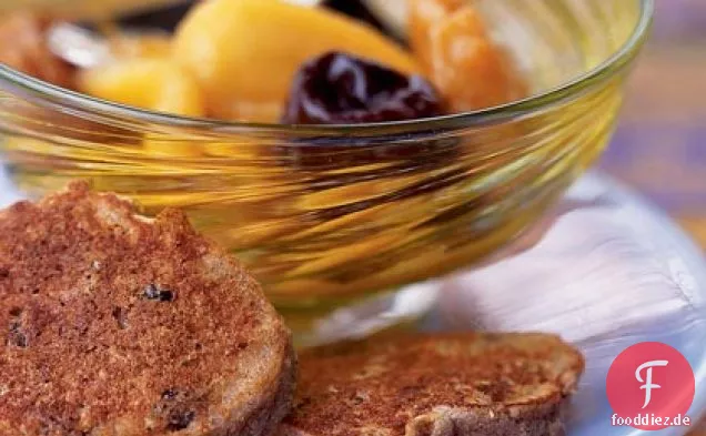 Pessach Chremslach mit gemischtem Fruchtkompott