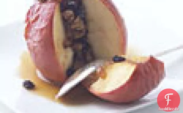 Bratäpfel gefüllt mit Trockenfrüchten und Pekannüssen