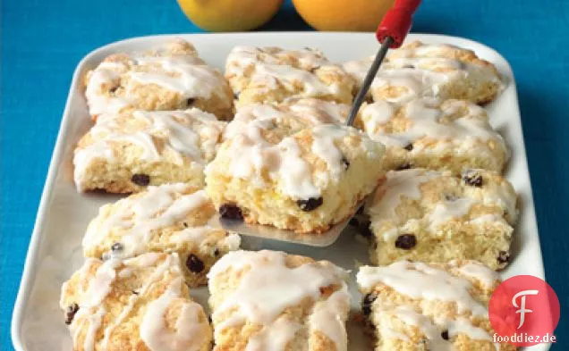 Sauerrahm-Scone-Bisse mit Anis-Nieselregen