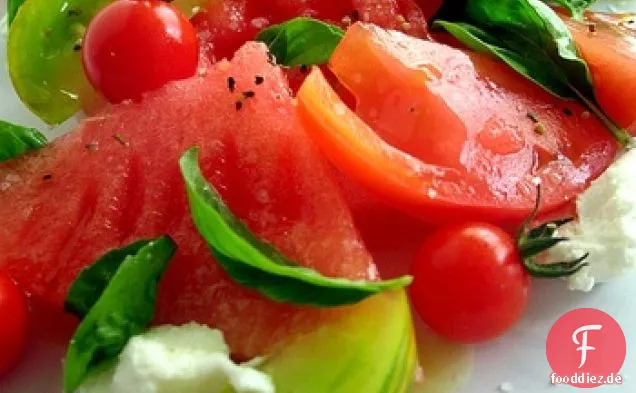 Wassermelone und Erbstück Tomatensalat