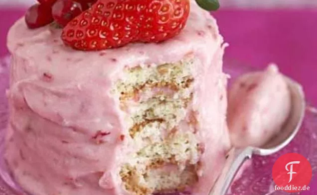 Schichtkuchen mit Erdbeerbuttercreme
