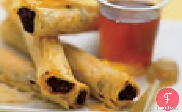 Dattel- und Walnuss-Phyllo-Brötchen mit griechischem Joghurt und Honig