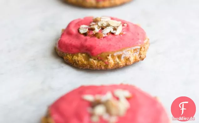 Mandel-Baiser-Kuchen mit Himbeercreme