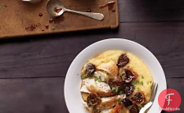 Gebratenes Huhn mit Polenta und Balsamico-pochierten Feigen