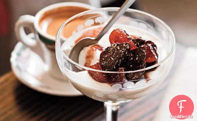 Buttermilch Panna Cotta Mit Zinfandel-Pochierte Feigen