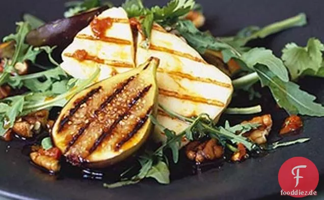 Gegrillter Feigen-, Pekannuss- und Halloumi-Salat