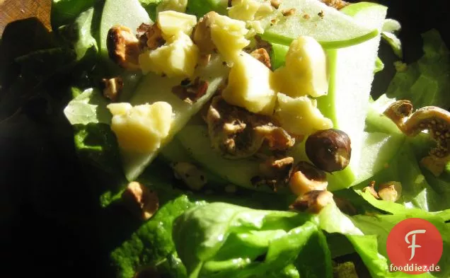 Apfel -, Haselnuss-Und Cheddar-Salat