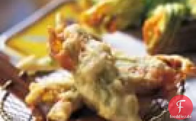 Gebratene gefüllte Zucchiniblüten (fiori Di Zucca Fritti)
