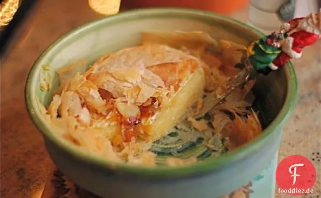 Gebackener Brie In Filo Mit Marmelade Und Mandeln