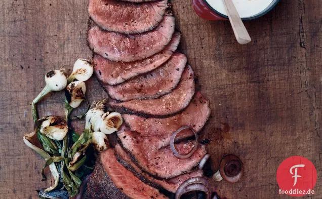 Gebratene Bison Streifen Lende mit Wacholder und Fenchel