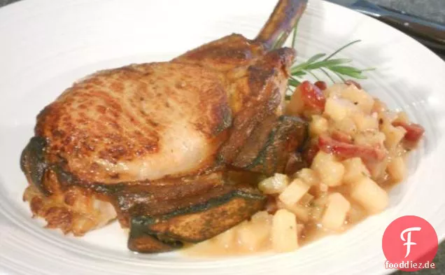Rack von Schweinefleisch mit Birnen-Apfel-Kompott