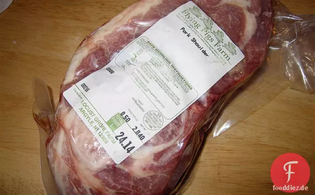 Schweineschulter mit blauen Kartoffeln