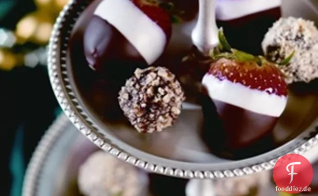 Weiße & schokoladenüberzogene Erdbeeren