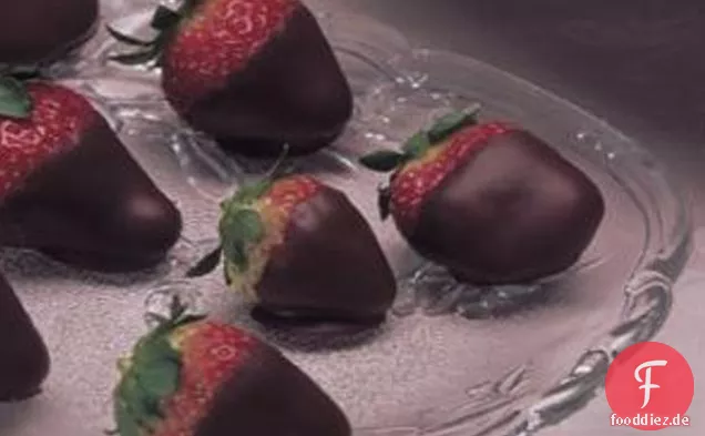 Cremige Schokolade Getaucht Erdbeeren