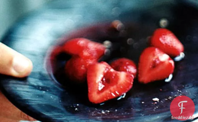 Erdbeeren in Rotwein