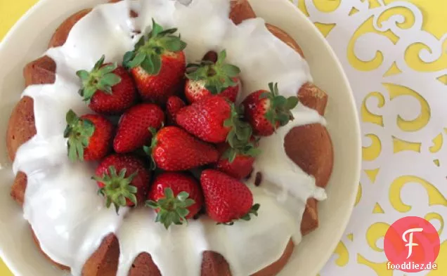 Pfund Kuchen mit Erdbeer-Coulis