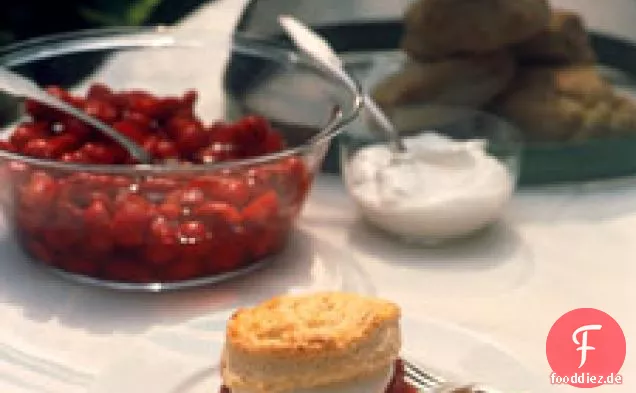 Erdbeer-Shortcake mit Vanille - Schlagsahne