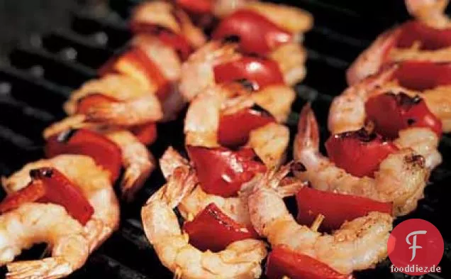 Indonesische Garnelen Sate mit cremiger Erdnusssauce