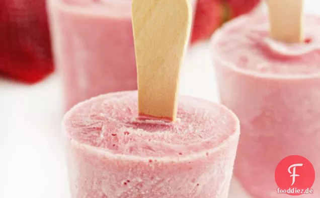 Erdbeer-ricotta-Eis am Stiel