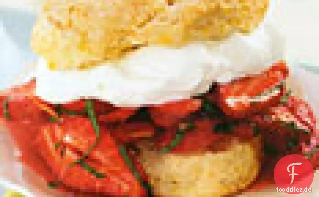 Erdbeer-Shortcakes mit Minze und Schlagsahne