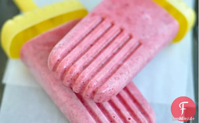 Erdbeer-Joghurt-Eis am Stiel