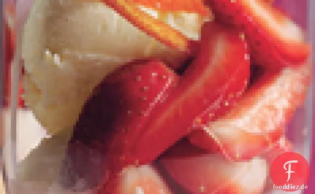 Erdbeeren Romanoff mit Crème Fraîche Eis