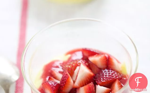 Verrines Von Erdbeer-und Vanillepudding