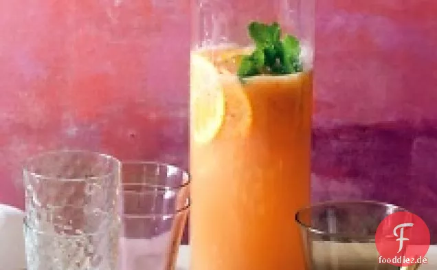 Funkelnder Erdbeer-Cocktail