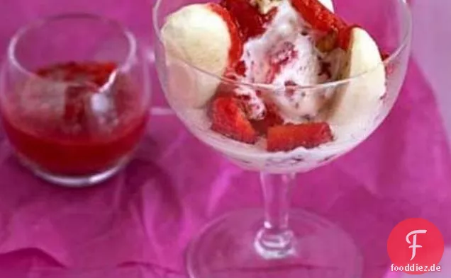 Erdbeerbecher mit Erdbeersauce