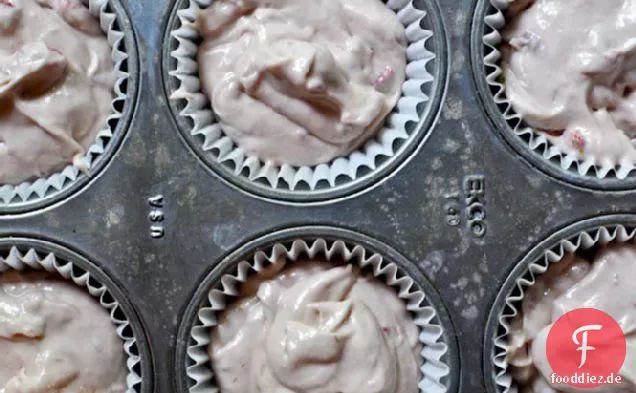 Frische Erdbeer-Cupcakes mit Kokosnuss-Zuckerguss