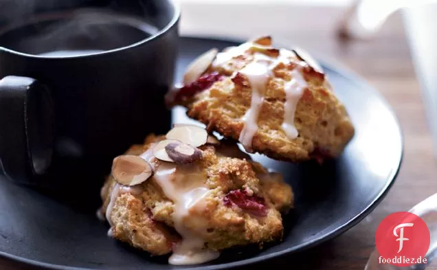 Erdbeer-Mandel-Scones