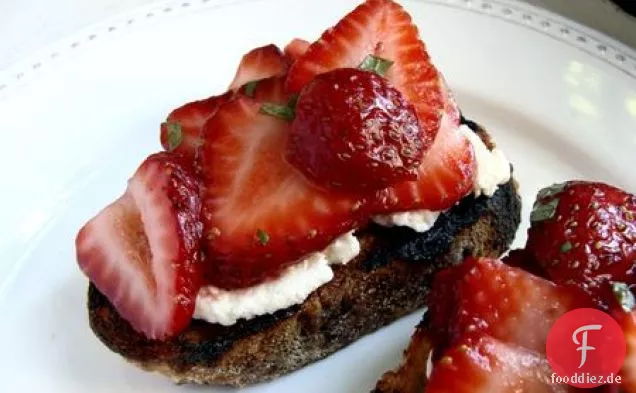 Erdbeer-Ricotta Bruschetta