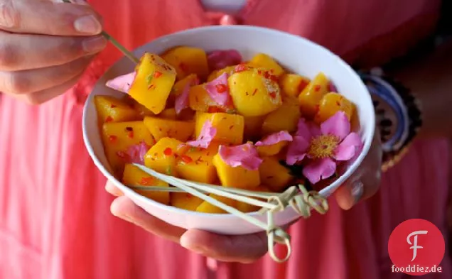 Marinierte Mango Mit Rosenblättern