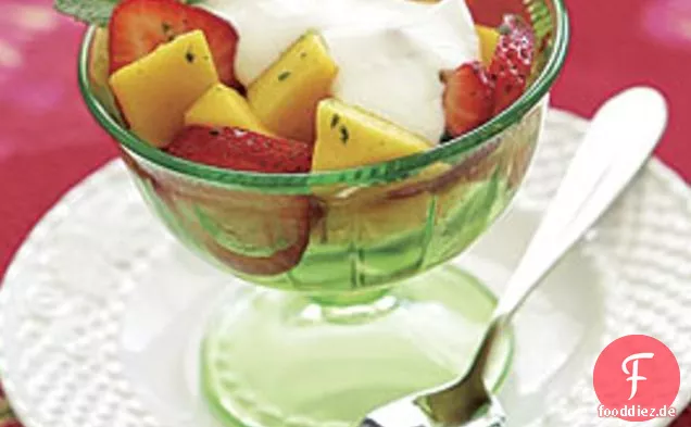 Erdbeeren und Mangos mit Minzzucker