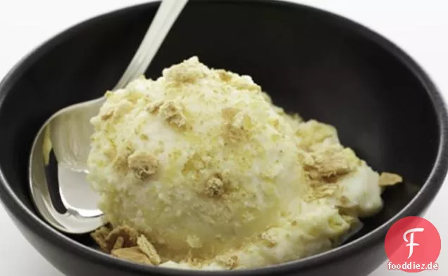 Mango Frozen Yogurt With Graham Crackers