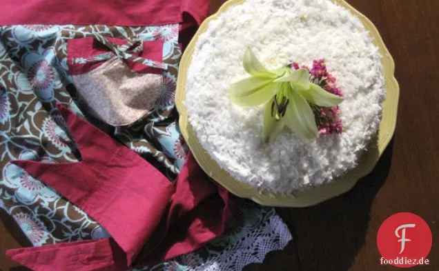 Tropischer Kokosnusskuchen mit Mangosauce