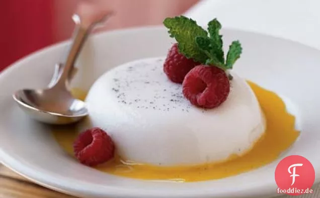 Vanille-Mandel-Panna Cotta mit Mangosauce