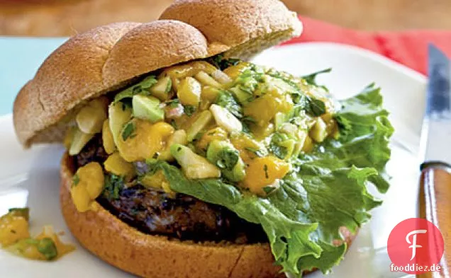 Black-Bean-Burger mit Mango-Salsa