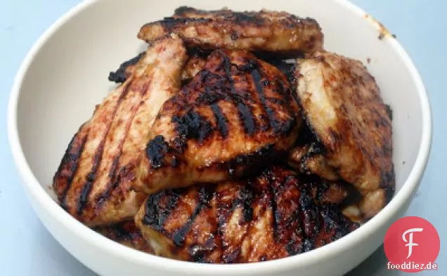 Mango-Ananas-Marmelade glasierte gegrillte Schweinekoteletts