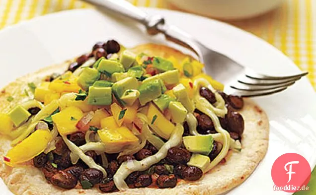 Schwarze Bohnen und Mango Tostadas
