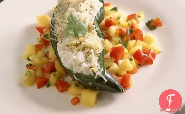 Crab-Stuffed Poblano Chiles Mit Mango-Salsa