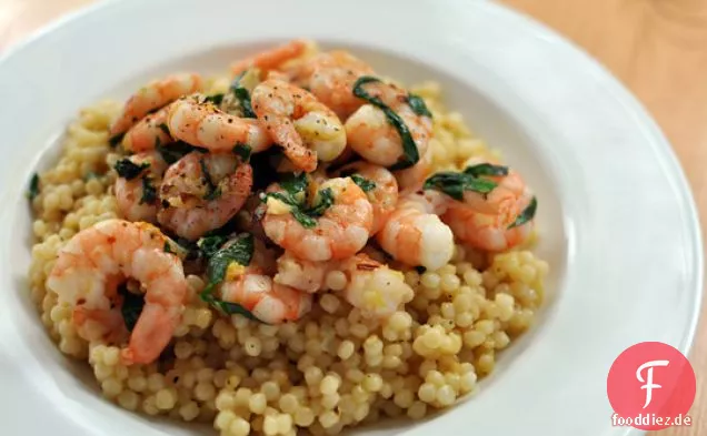 Chili-, Zitronen- und Basilikumgarnelen mit israelischem Couscous