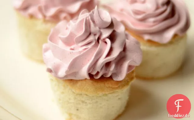 Luftige Angel Food Cupcakes Mit Natürlich Rosa Zuckerguss