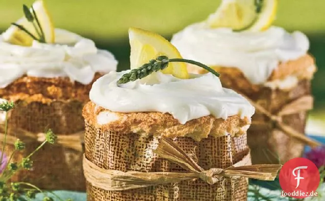 Lemon Curd-gefüllte Angel Food Cupcakes