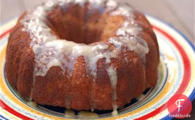Apple Spice Bundt Cake With Maple Glaze