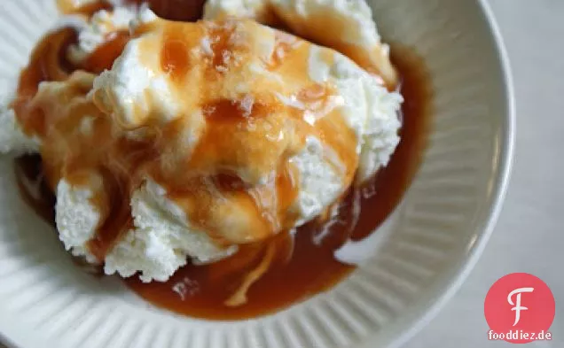Karamellsauce mit grauem (oder anderem schönen) Salz