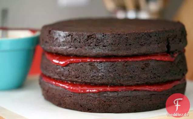 Doppelter Schokoladenkuchen mit Himbeerfüllung