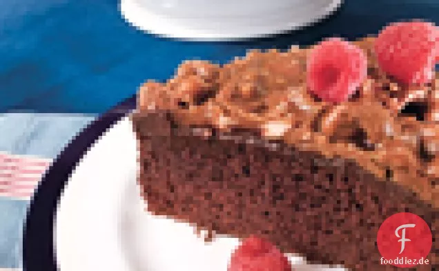 Schokoladenkuchen mit Ganache und Praline Topping