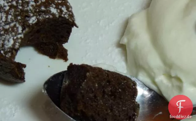 Warmer, weicher Schokoladenbananenkuchen