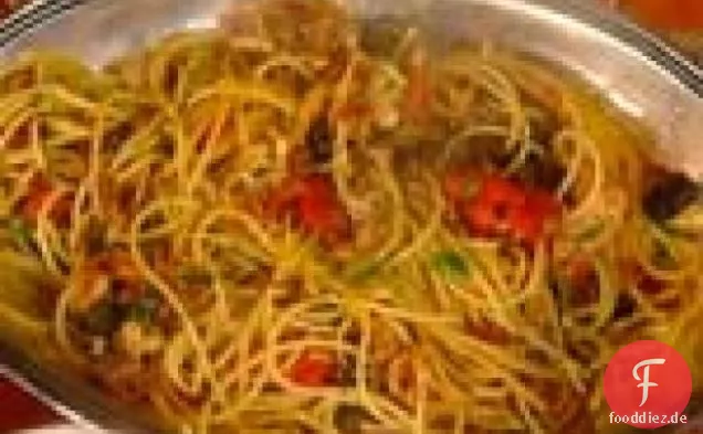 Bucatini mit Tomatensauce: Bucatini alla Razza